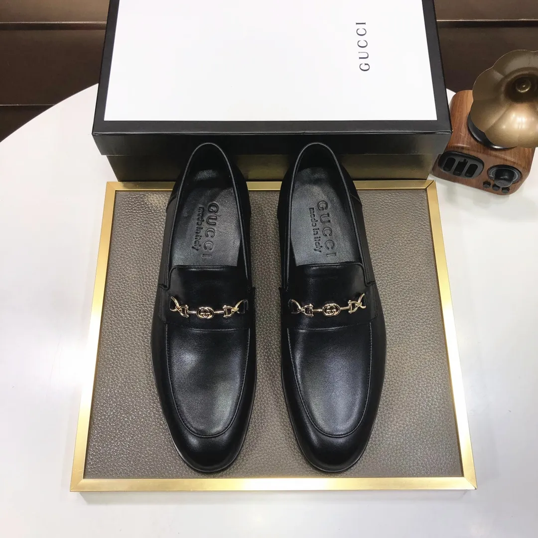 Men's shoes💰500💰Italy's top luxury men's shoe giant (GUCCI) (Gucci) (full cowhide lining) new arrival🍃Original European style🔰 Pleasant to the eye😍In order to make the shoes more durable and non-deformable🌀The production continues to follow traditional methods but there is still no lack of innovation💪Choose original sheepskin for the leather♻️ Smooth and natural And extra bright ⭐Made of imported cowhide, the first choice of rich people 38-45 (45 customized)
